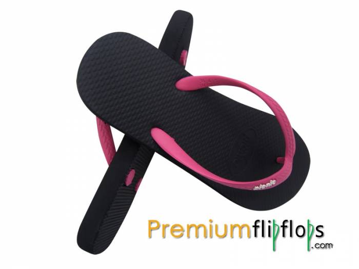 Chanclas De Goma Natural Pitch Black Picnic Logo Embossed Slick Series - Correa Rosa - Imagen 2