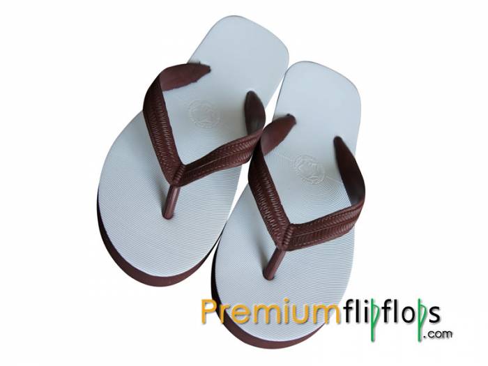 Tongs En Caoutchouc 100 % Naturel De Qualité Supérieure – Durables.